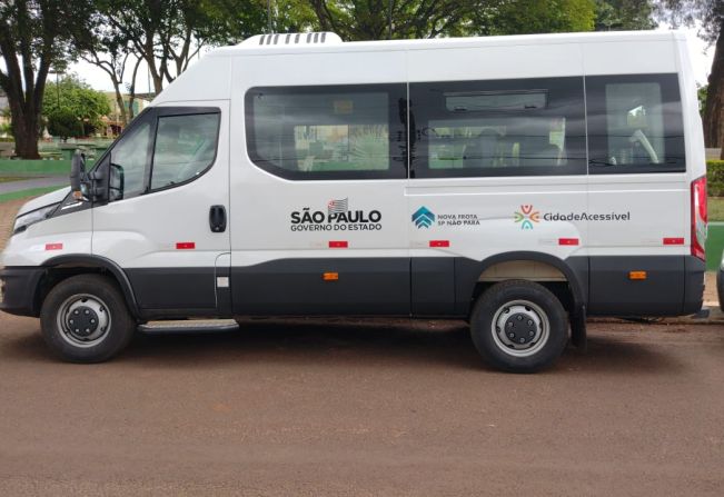 Saúde do município conquista novo veículo para transporte de deficientes.