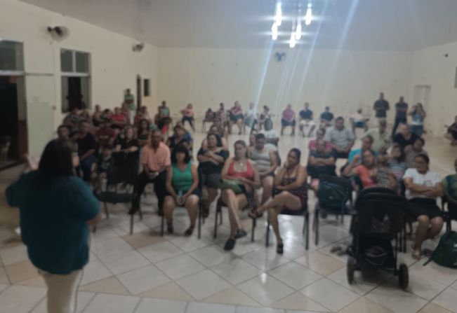 Ontem, ás 19 horas no Centro Comunitário reunião com os moradores Empreendimento latina - C