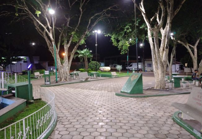 Praça Nossa Srª do Carmo recebeu iluminação de LED